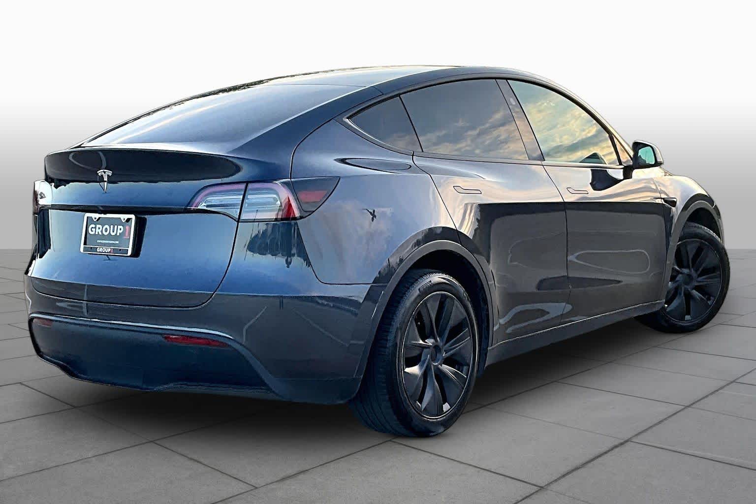 2025 Tesla Model Y photo 11 of 29