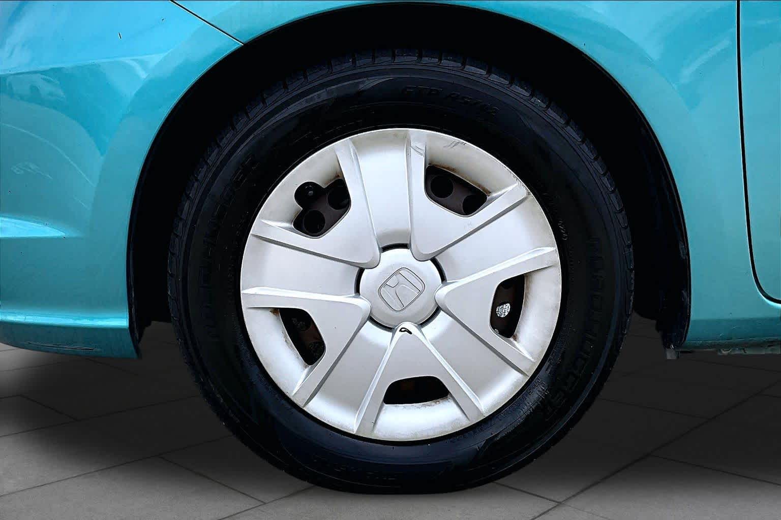 2013 Honda Fit photo 8 of 32
