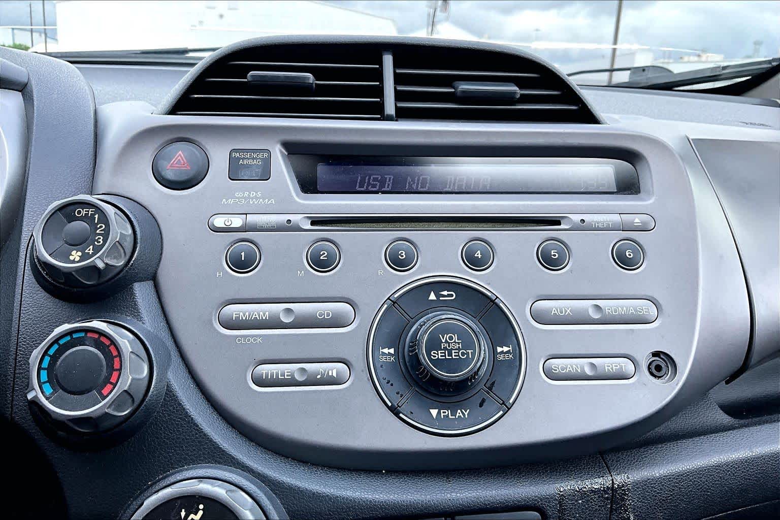 2013 Honda Fit photo 30 of 32