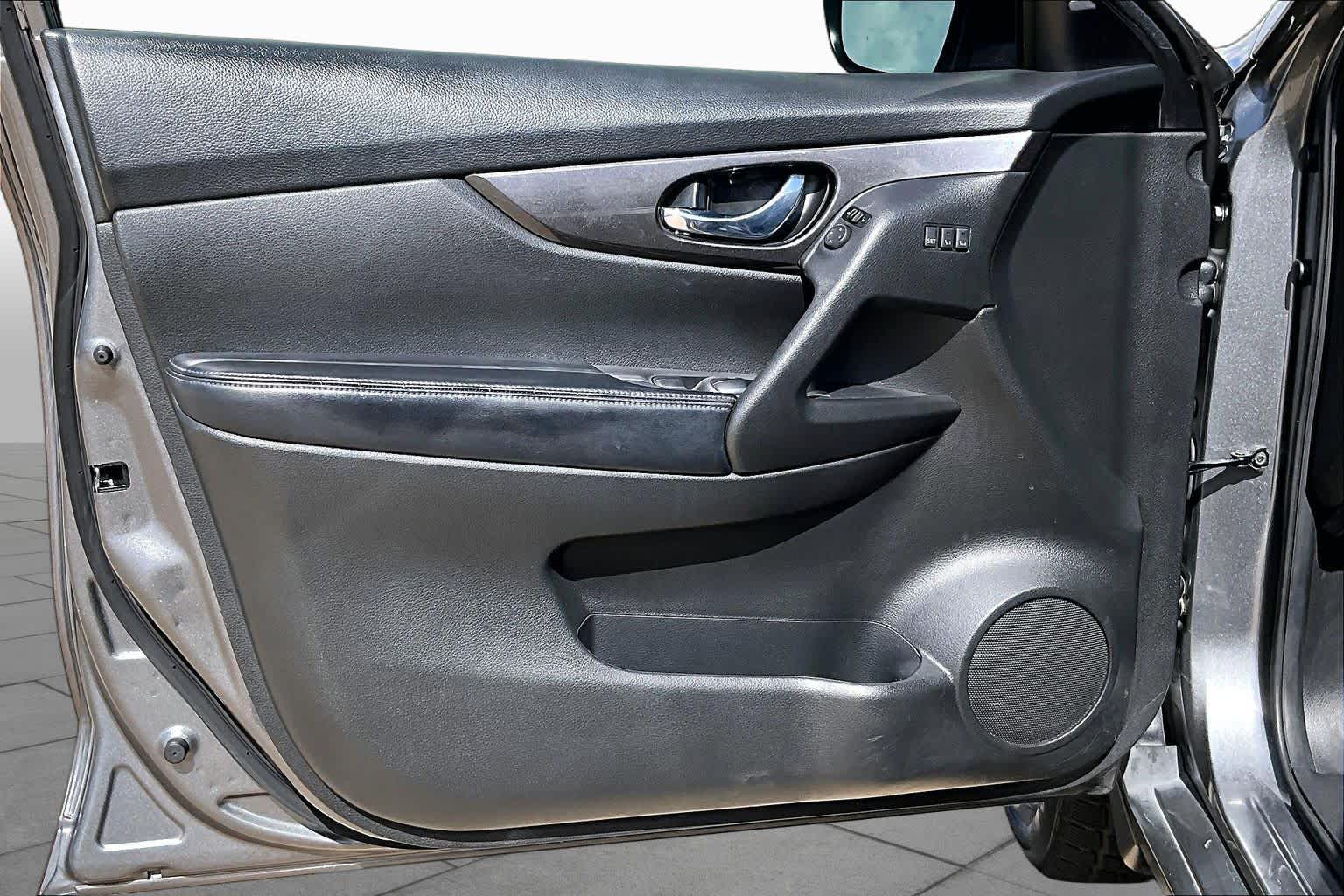 2019 Nissan Rogue SV Gun Metallic at Sterling McCall Nissan