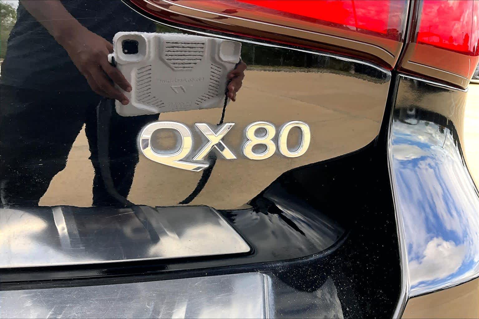 2018 INFINITI QX80 photo 10 of 37
