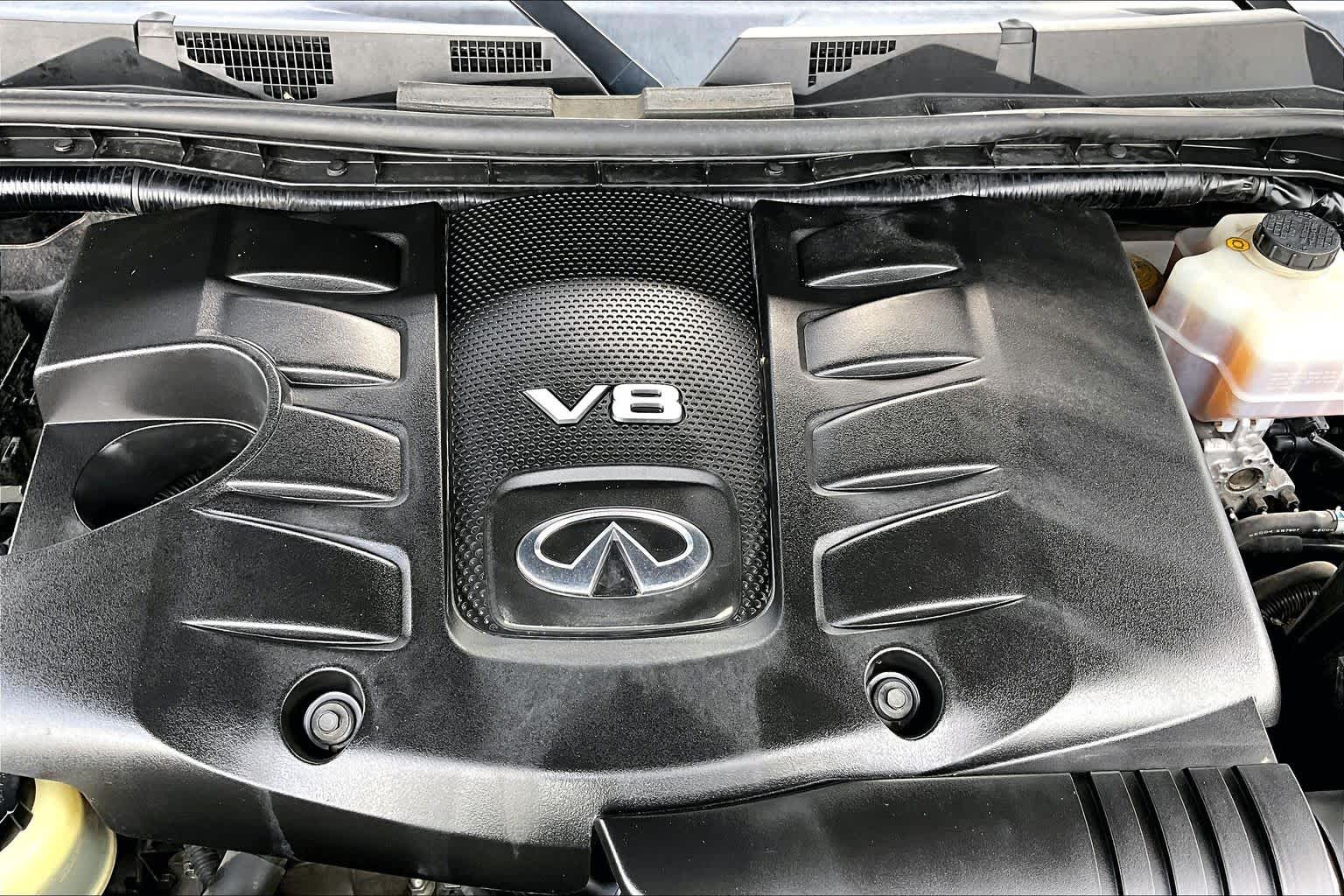 2018 INFINITI QX80 photo 33 of 37