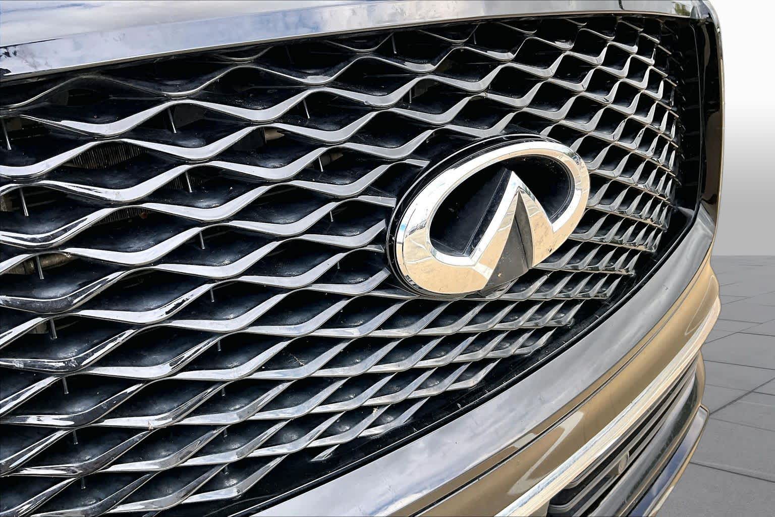 2018 INFINITI QX80 photo 30 of 37