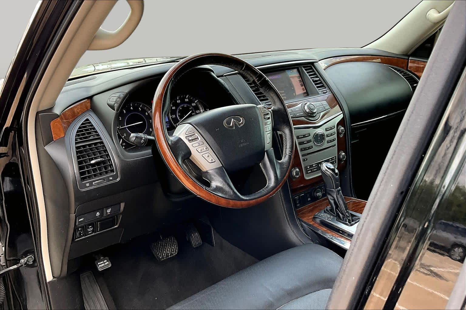 2018 INFINITI QX80 photo 18 of 37