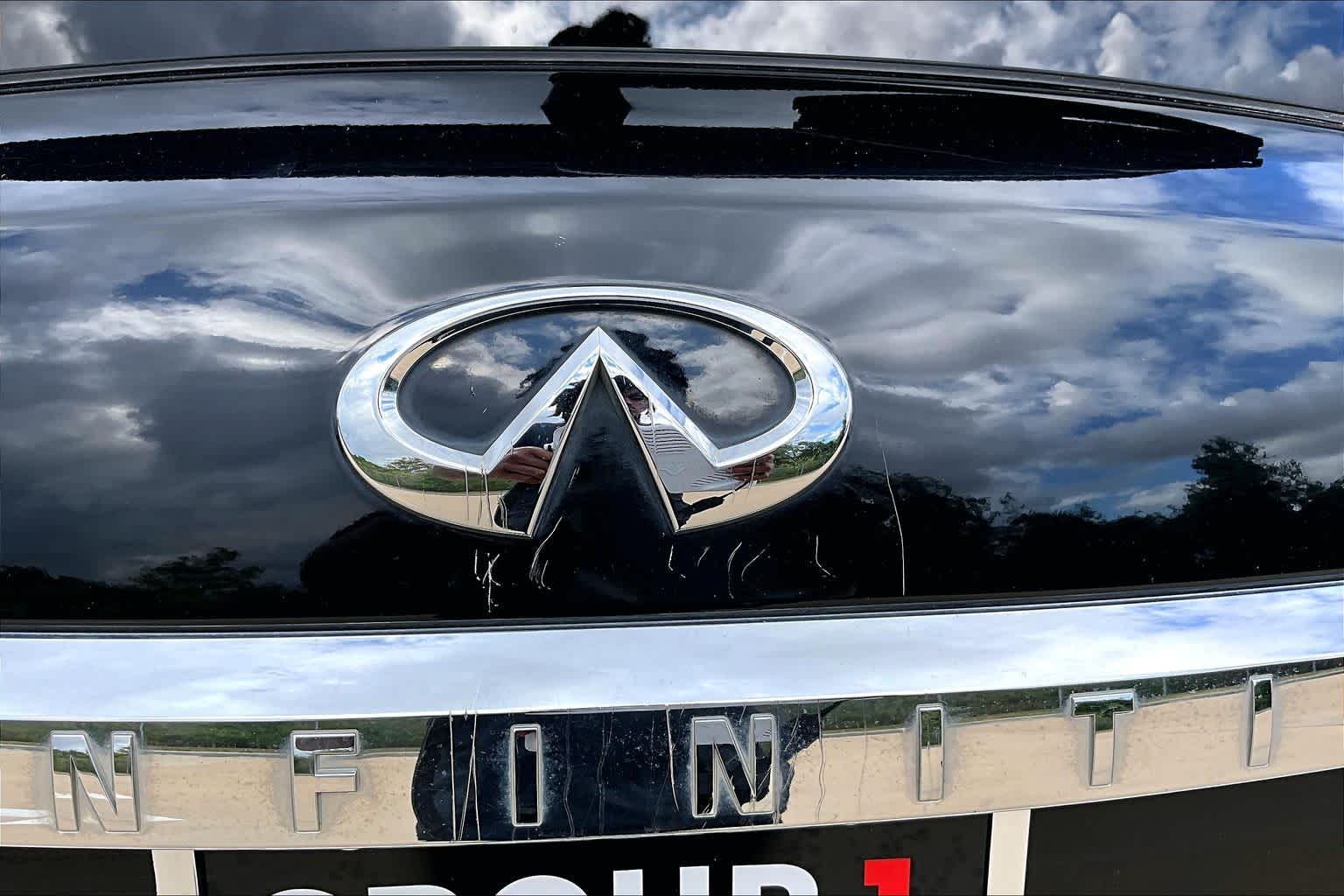 2018 INFINITI QX80 photo 31 of 37