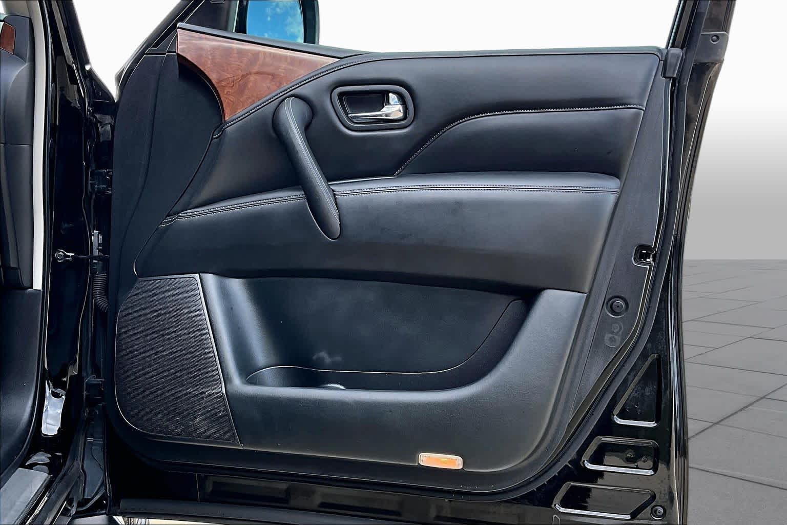 2018 INFINITI QX80 photo 23 of 37