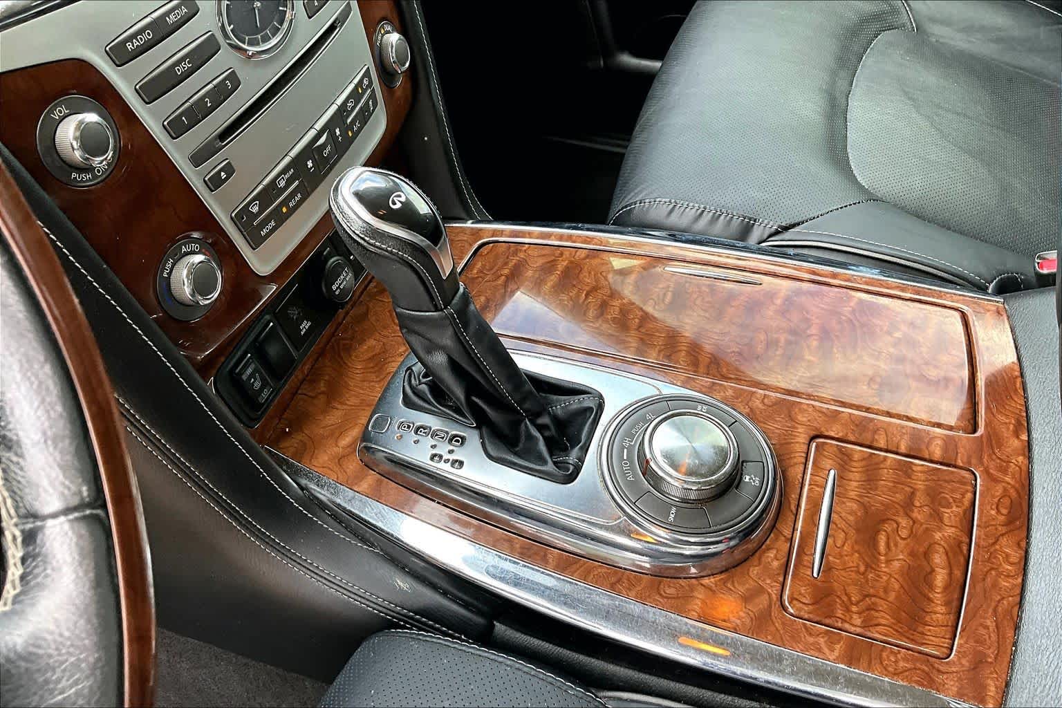 2018 INFINITI QX80 photo 17 of 37