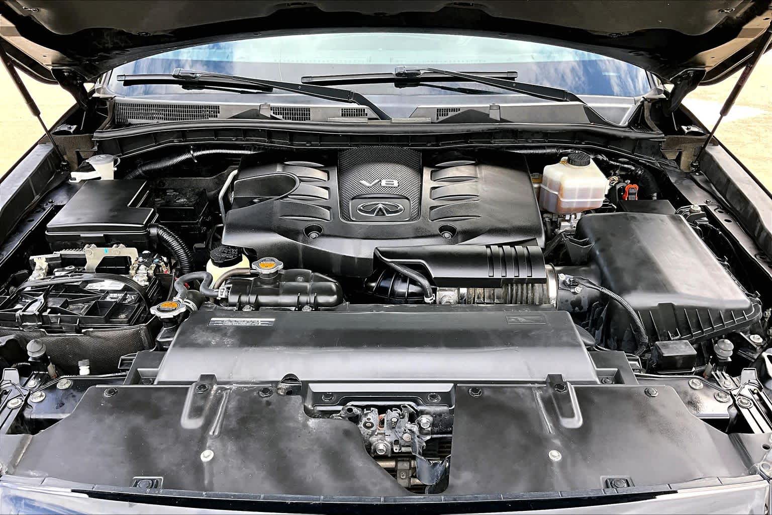 2018 INFINITI QX80 photo 32 of 37