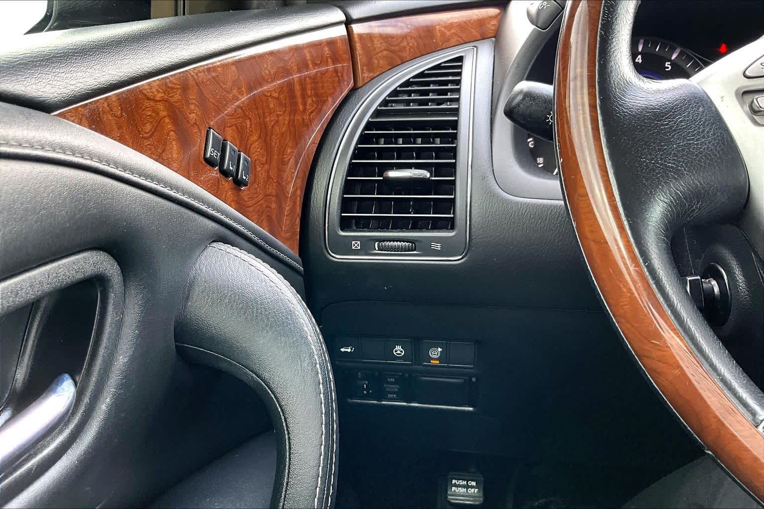 2018 INFINITI QX80 photo 36 of 37