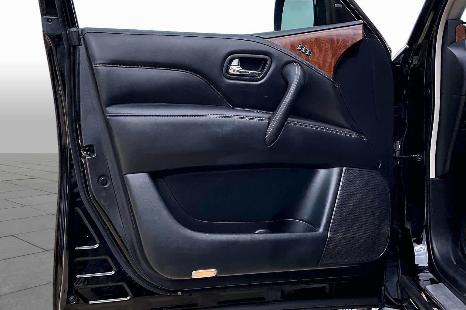 2018 INFINITI QX80 photo 22 of 37