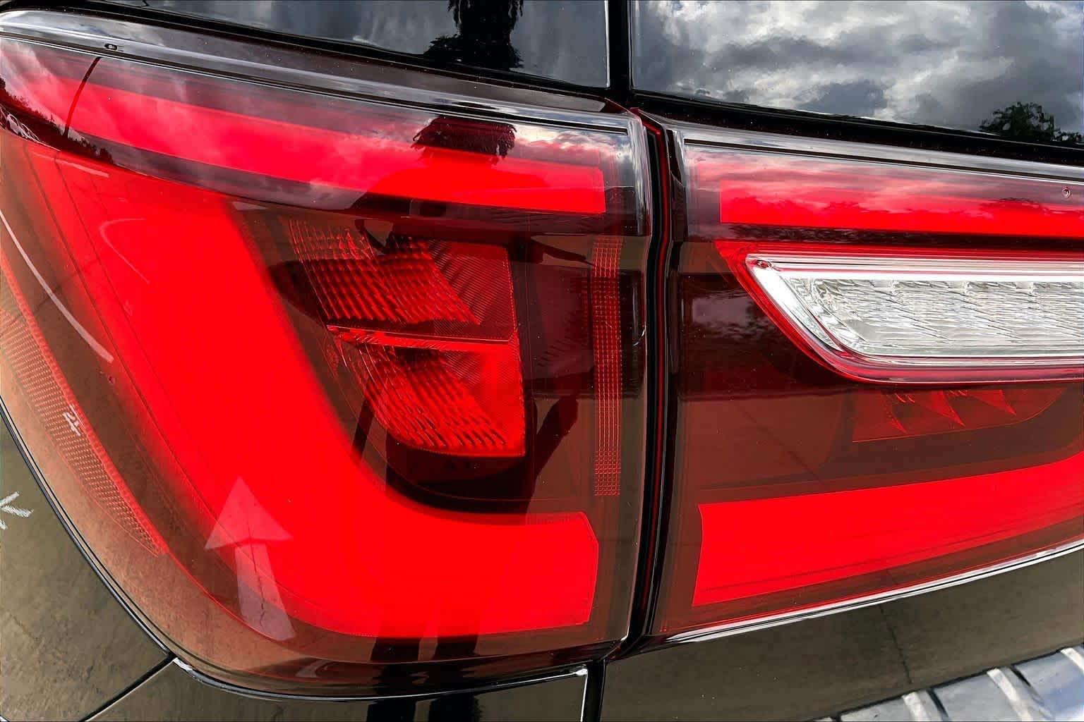 2018 INFINITI QX80 photo 29 of 37