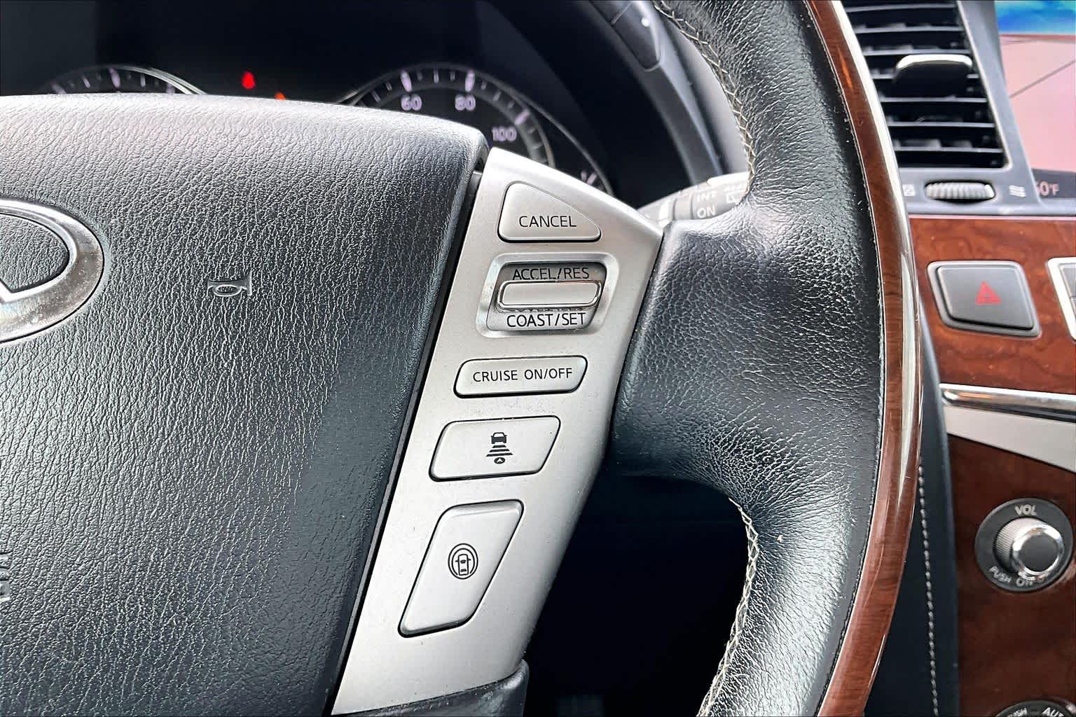 2018 INFINITI QX80 photo 25 of 37