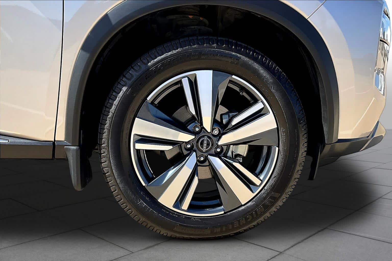 2023 Nissan Rogue SL Champagne Silver Metallic at Lone Star Chevrolet