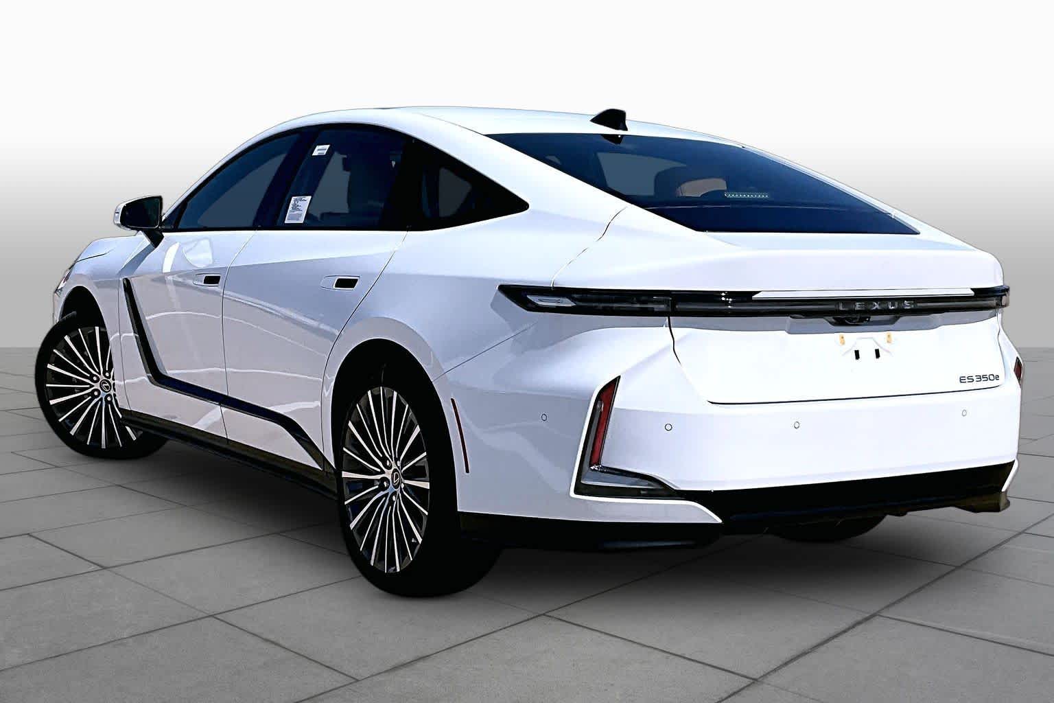 2026 Lexus ES 350e Luxury - 11