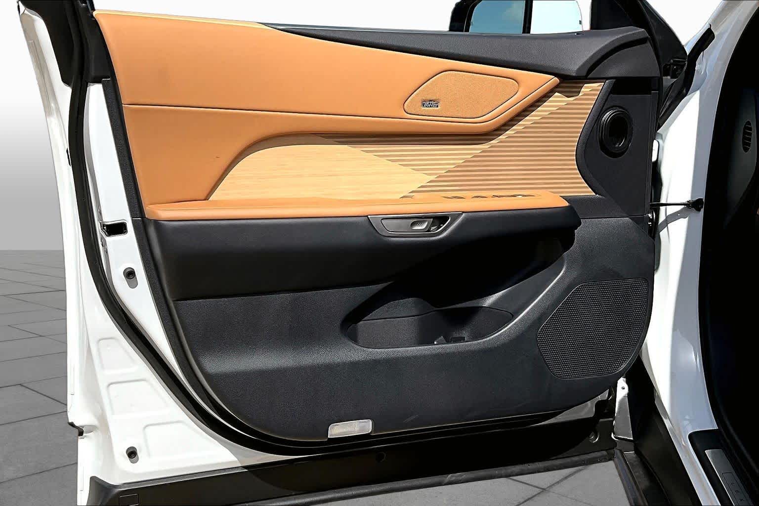 2026 Lexus ES 350e Luxury - 9