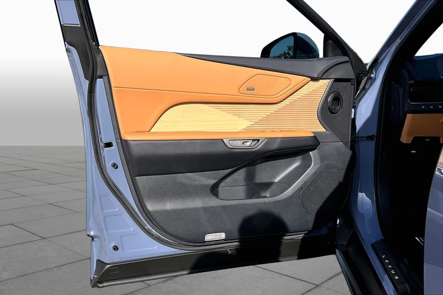 2026 Lexus ES 500e Luxury - 9