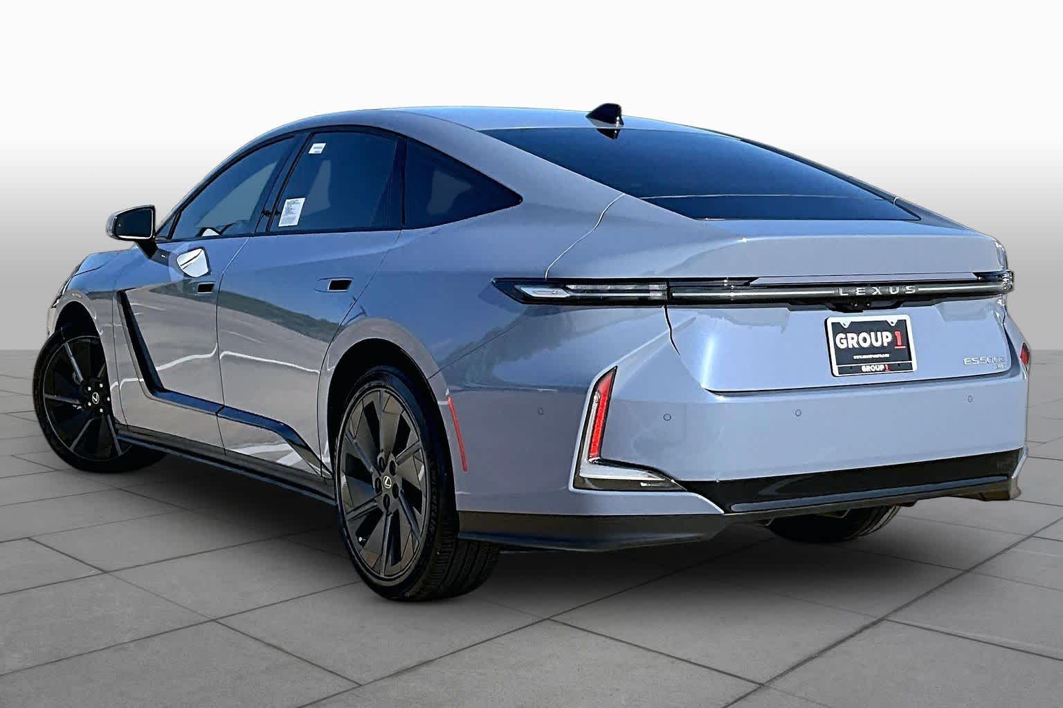 2026 Lexus ES 500e Luxury - 11