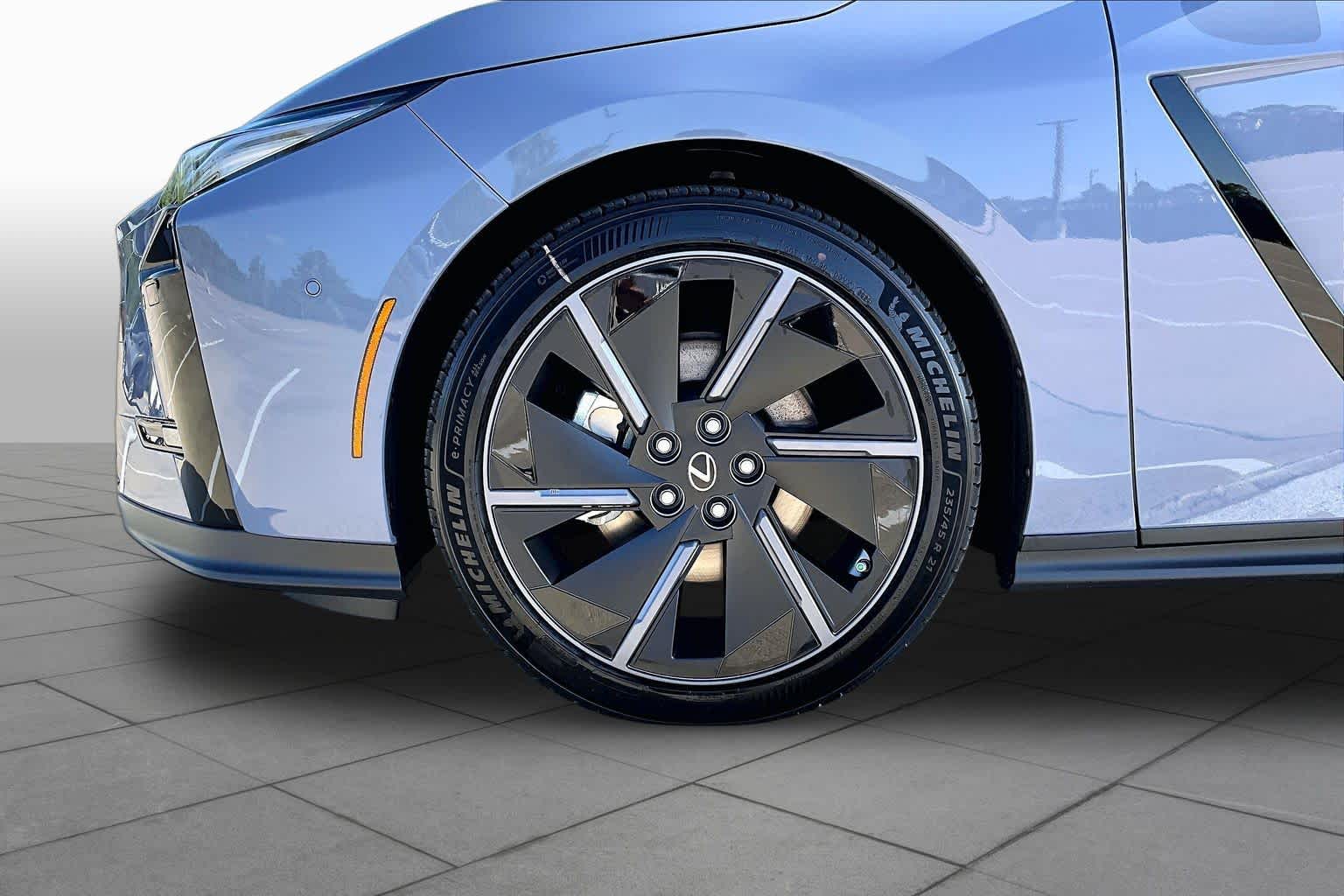 2026 Lexus ES 500e Luxury - 10
