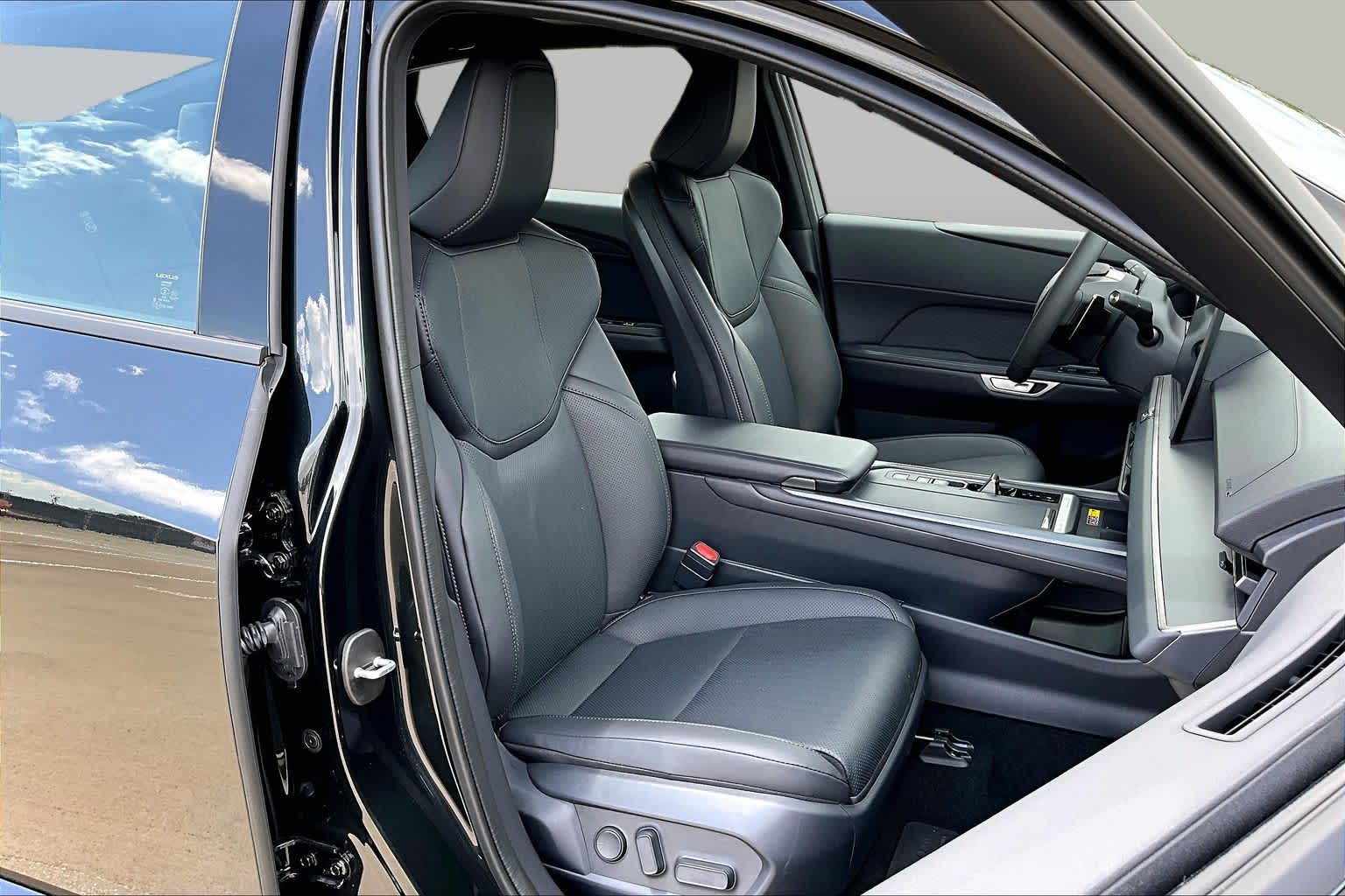 2026 Lexus ES 500e Premium - 6