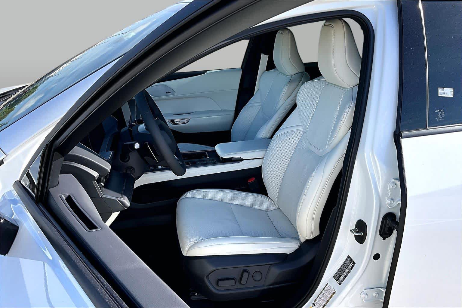 2026 Lexus ES 350h photo 9 of 22