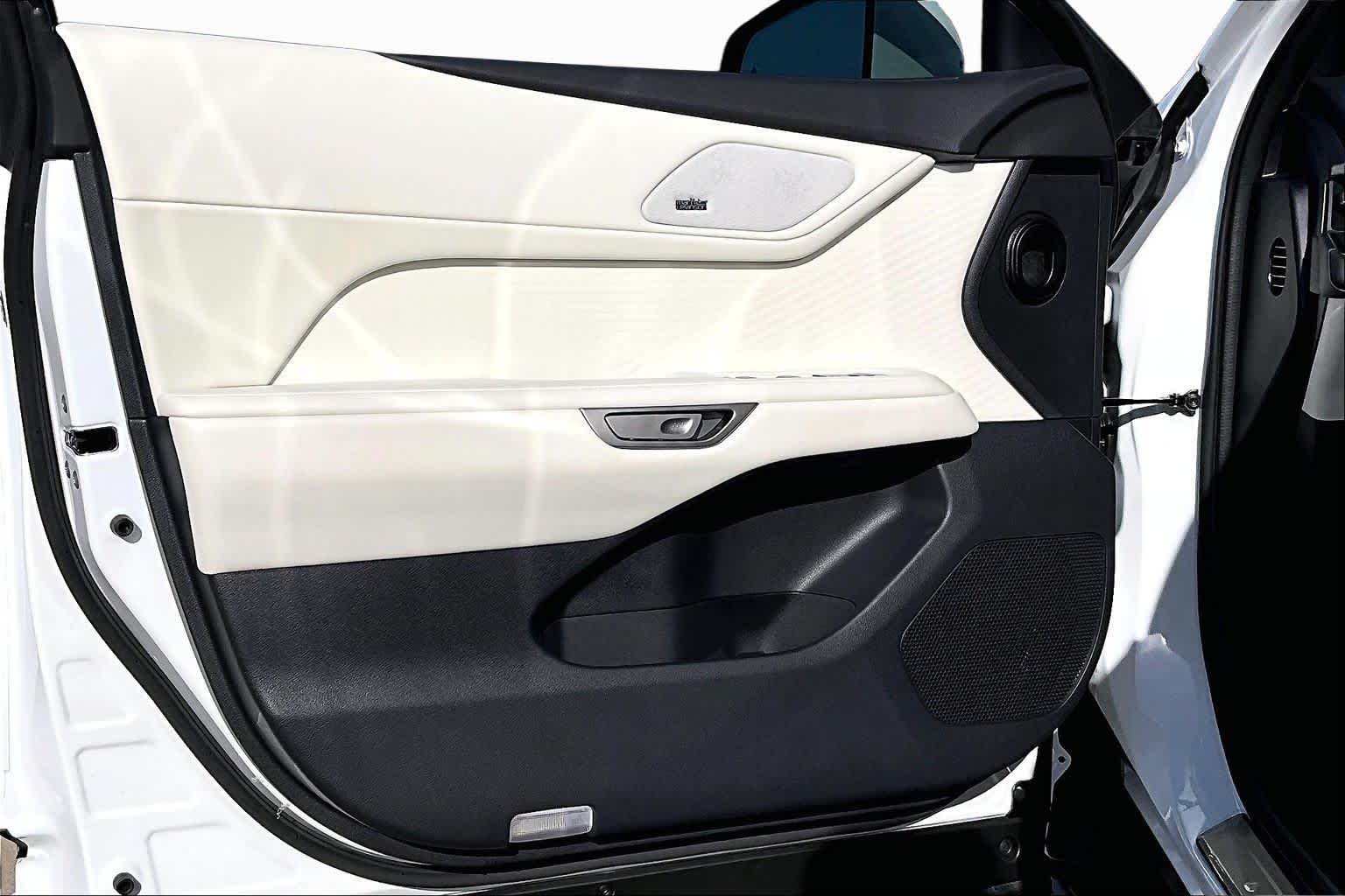 2026 Lexus ES 350h photo 10 of 22