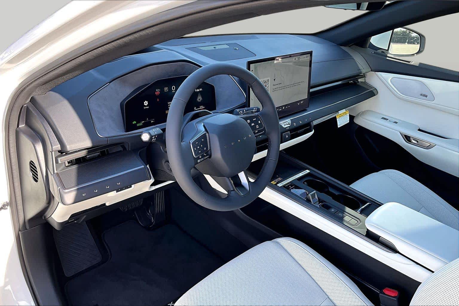 2026 Lexus ES 350h photo 8 of 22