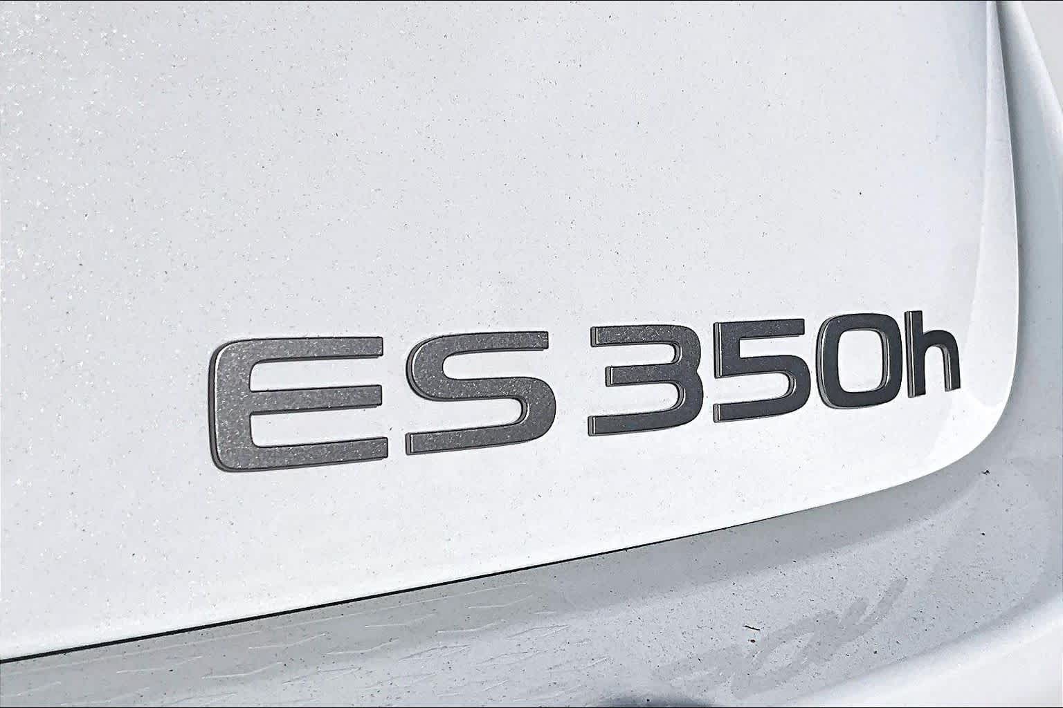 2026 Lexus ES 350h photo 15 of 22