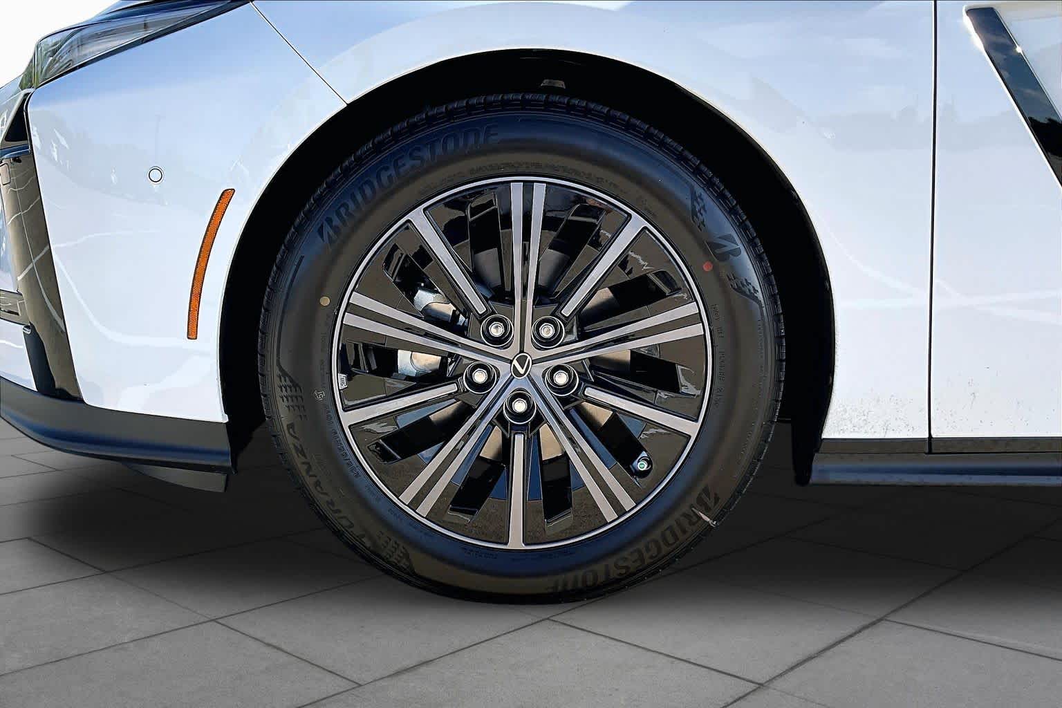2026 Lexus ES 350h photo 11 of 22