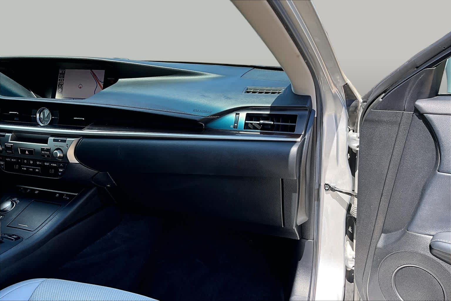 2014 Lexus ES 350 photo 19 of 37
