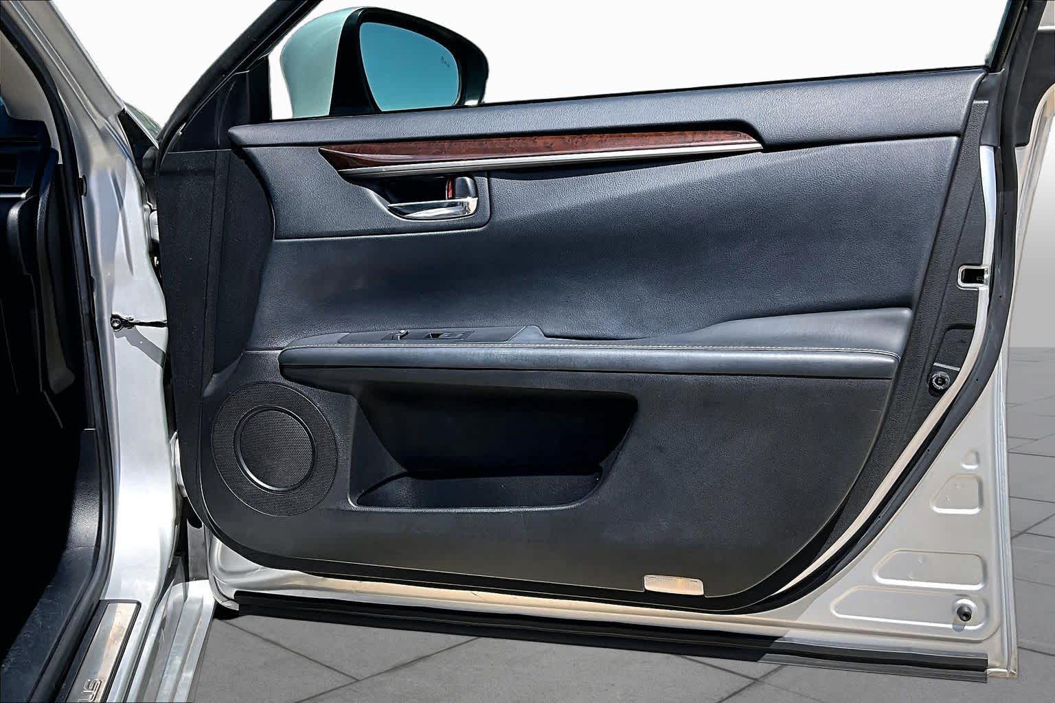 2014 Lexus ES 350 photo 23 of 37
