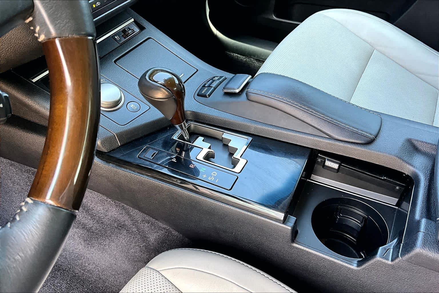 2014 Lexus ES 350 photo 17 of 37