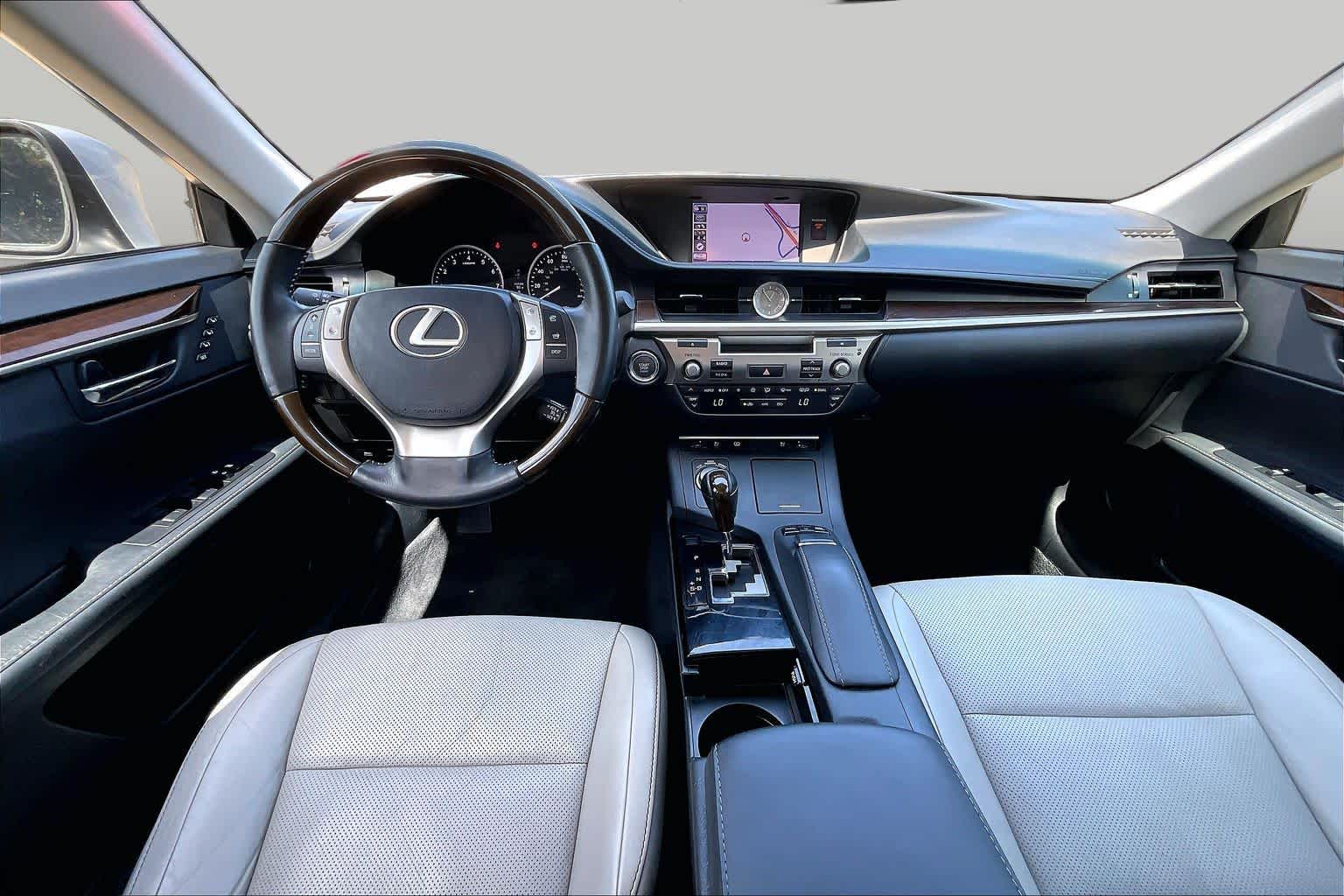 2014 Lexus ES 350 photo 16 of 37
