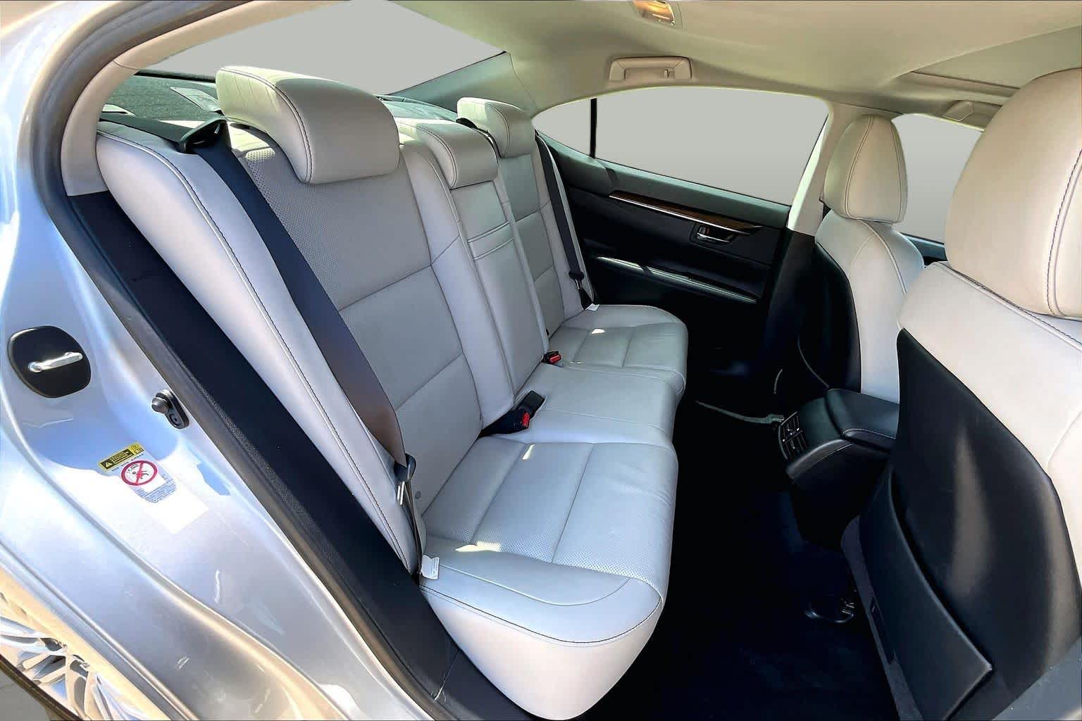 2014 Lexus ES 350 photo 20 of 37