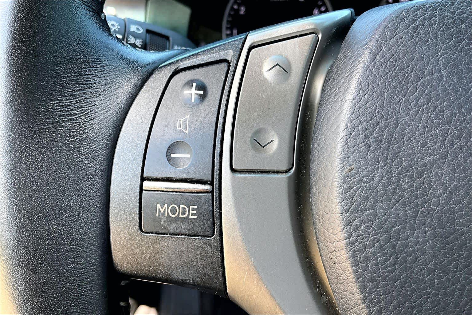 2014 Lexus ES 350 photo 24 of 37