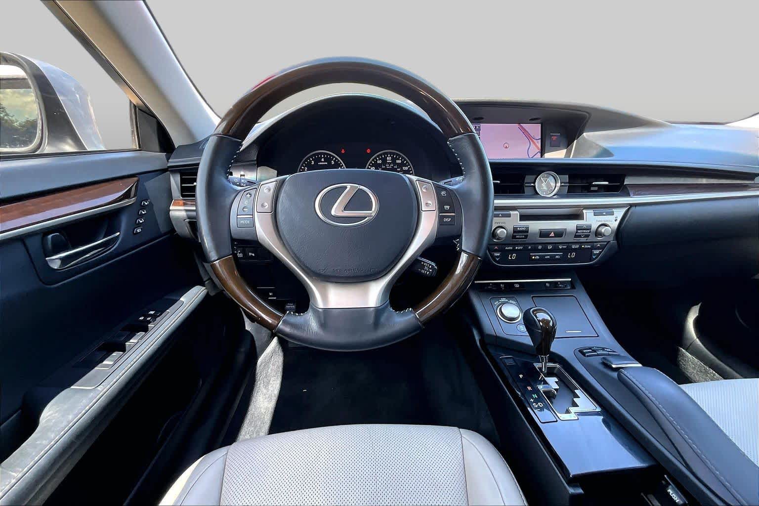 2014 Lexus ES 350 photo 6 of 37