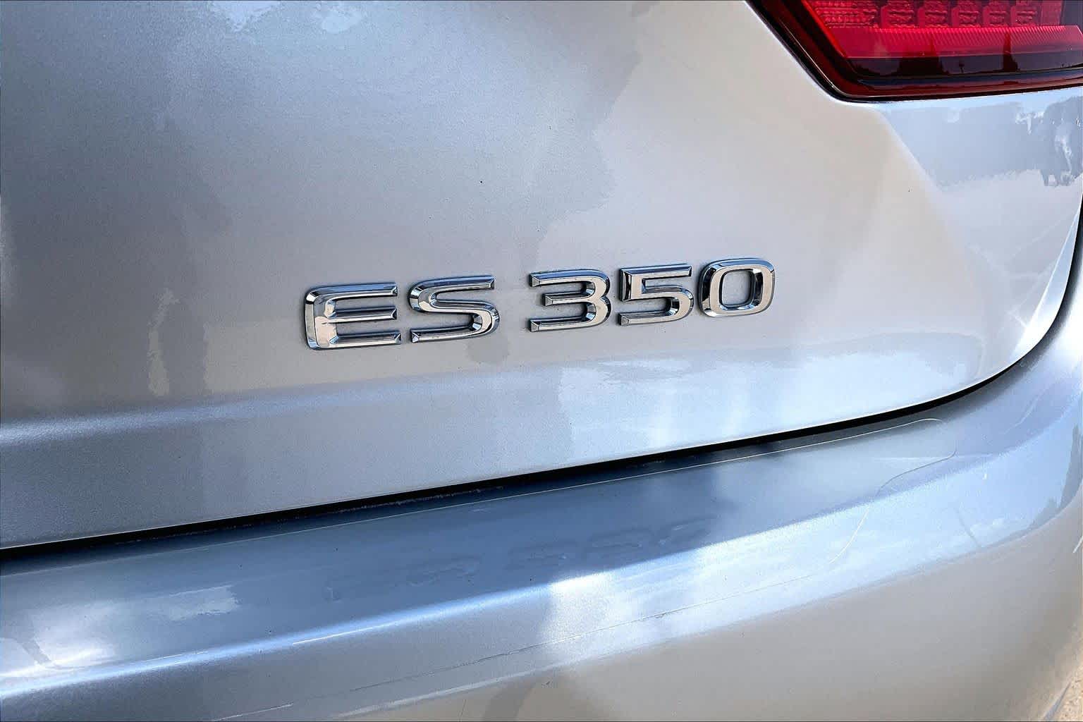 2014 Lexus ES 350 photo 10 of 37
