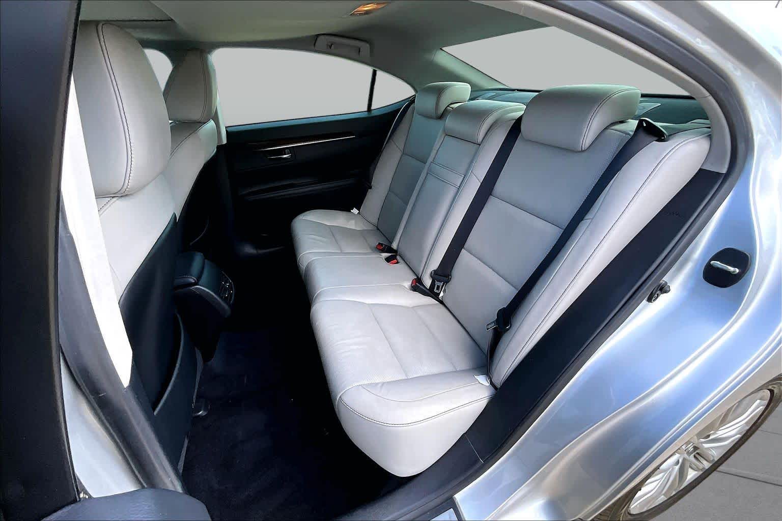2014 Lexus ES 350 photo 21 of 37