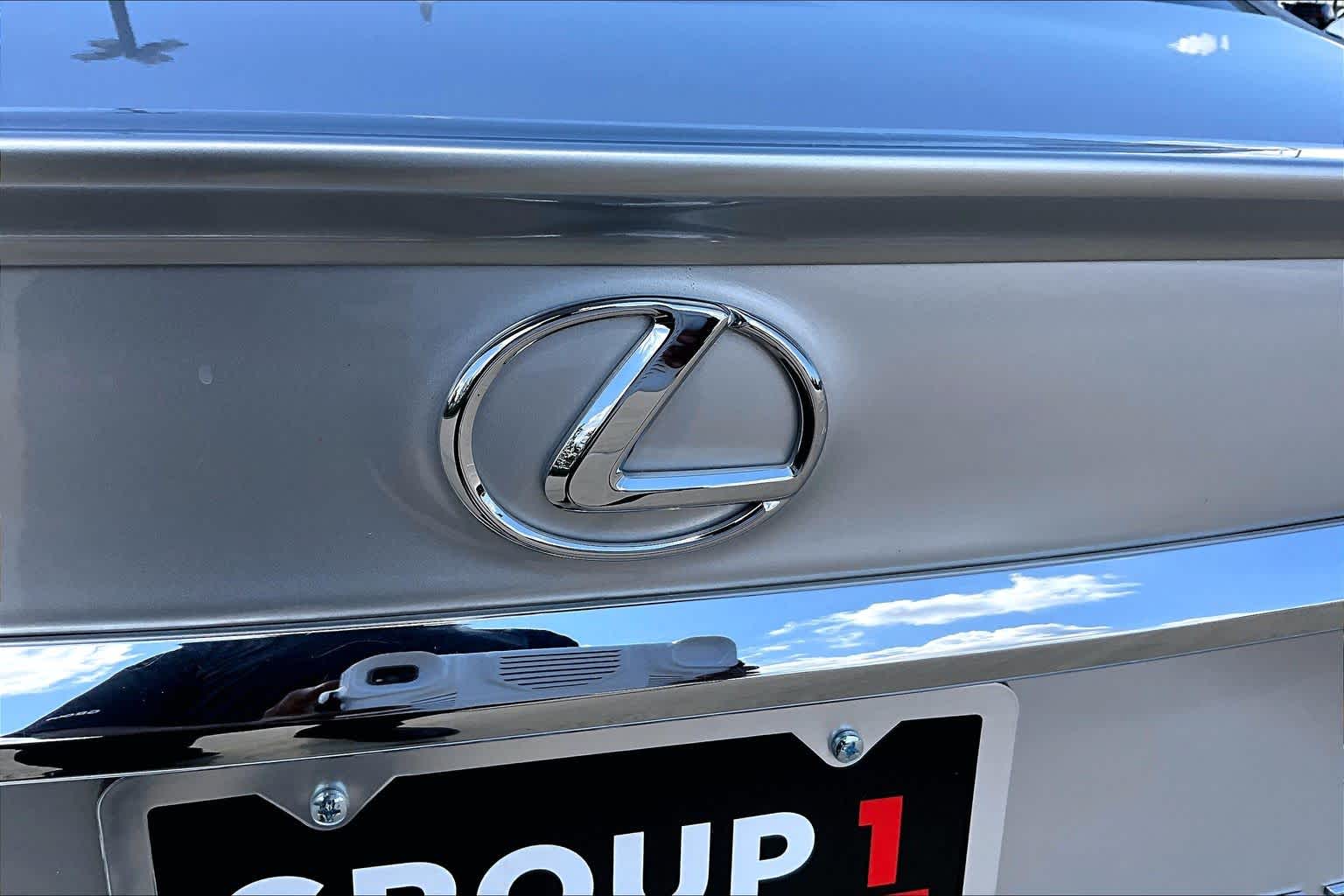 2014 Lexus ES 350 photo 31 of 37