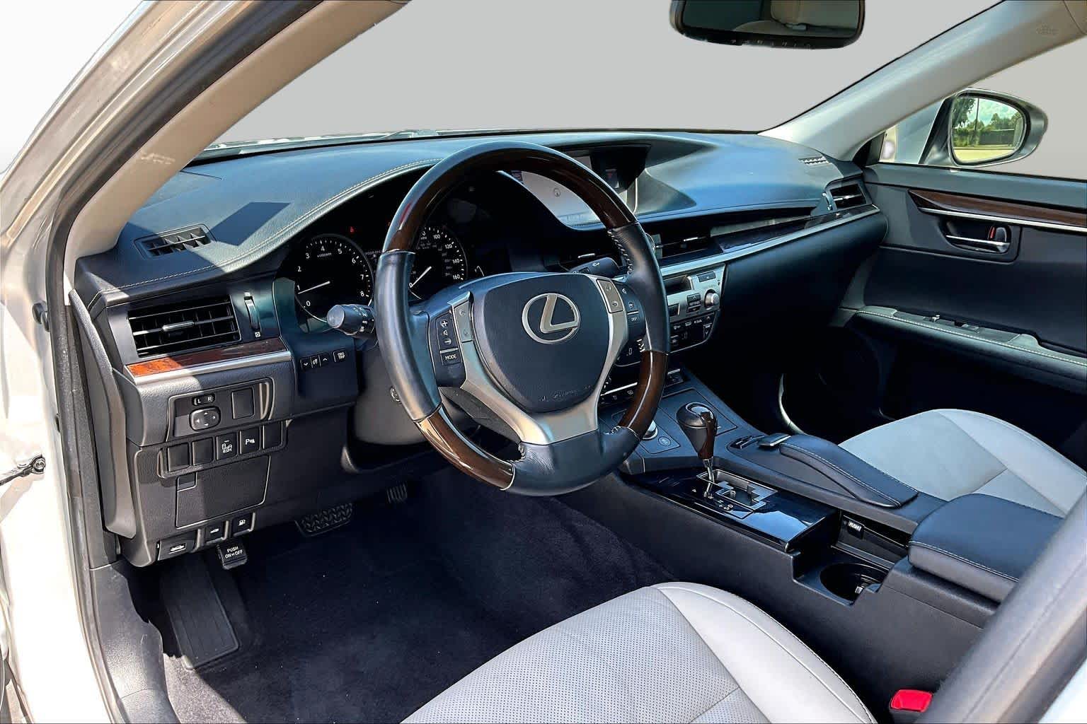 2014 Lexus ES 350 photo 18 of 37