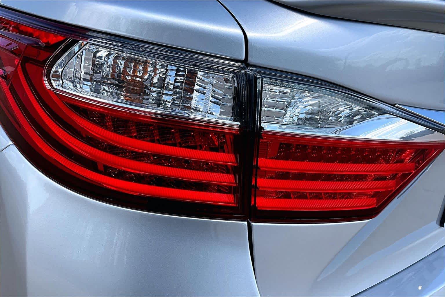 2014 Lexus ES 350 photo 29 of 37