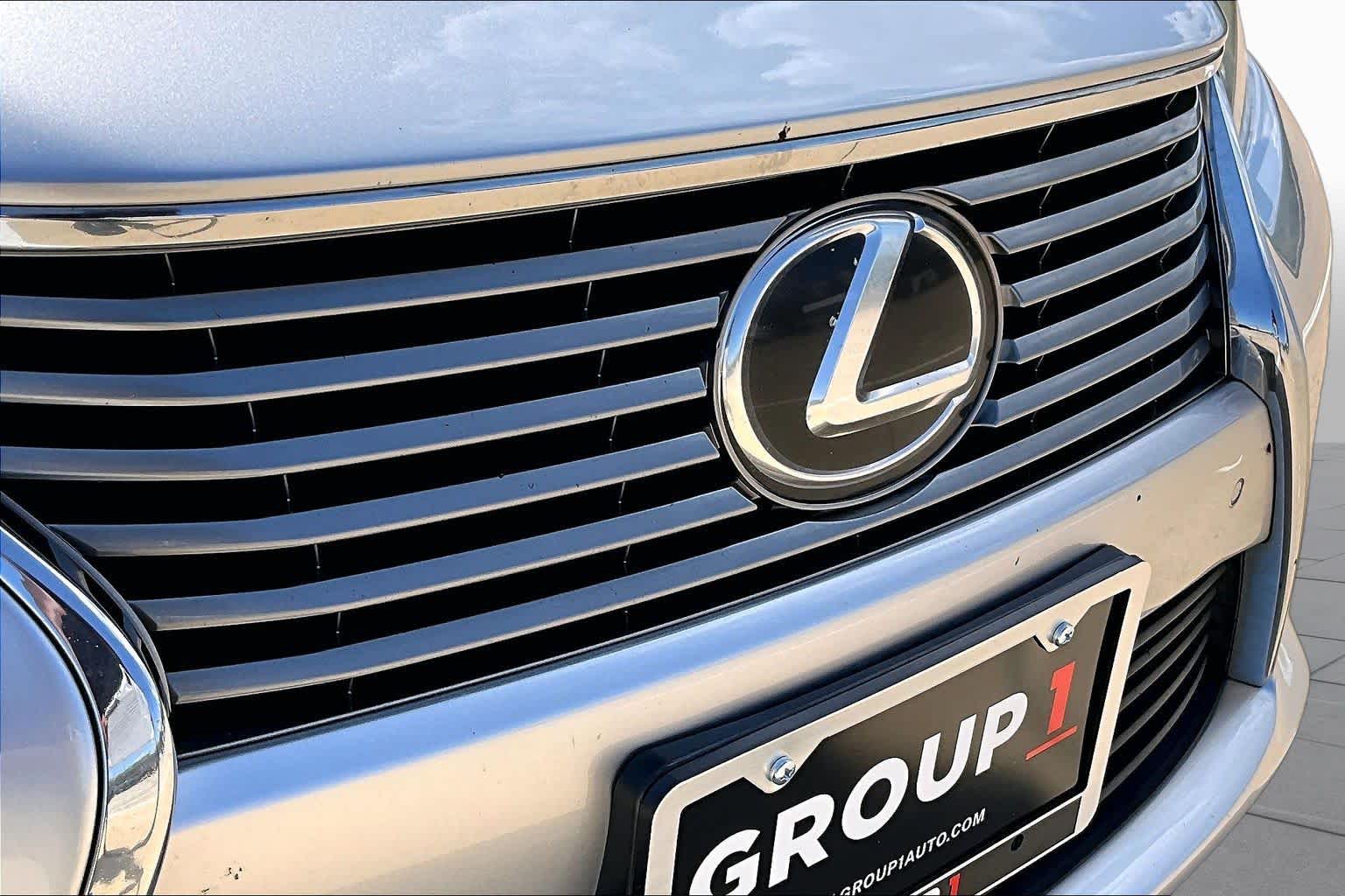 2014 Lexus ES 350 photo 30 of 37