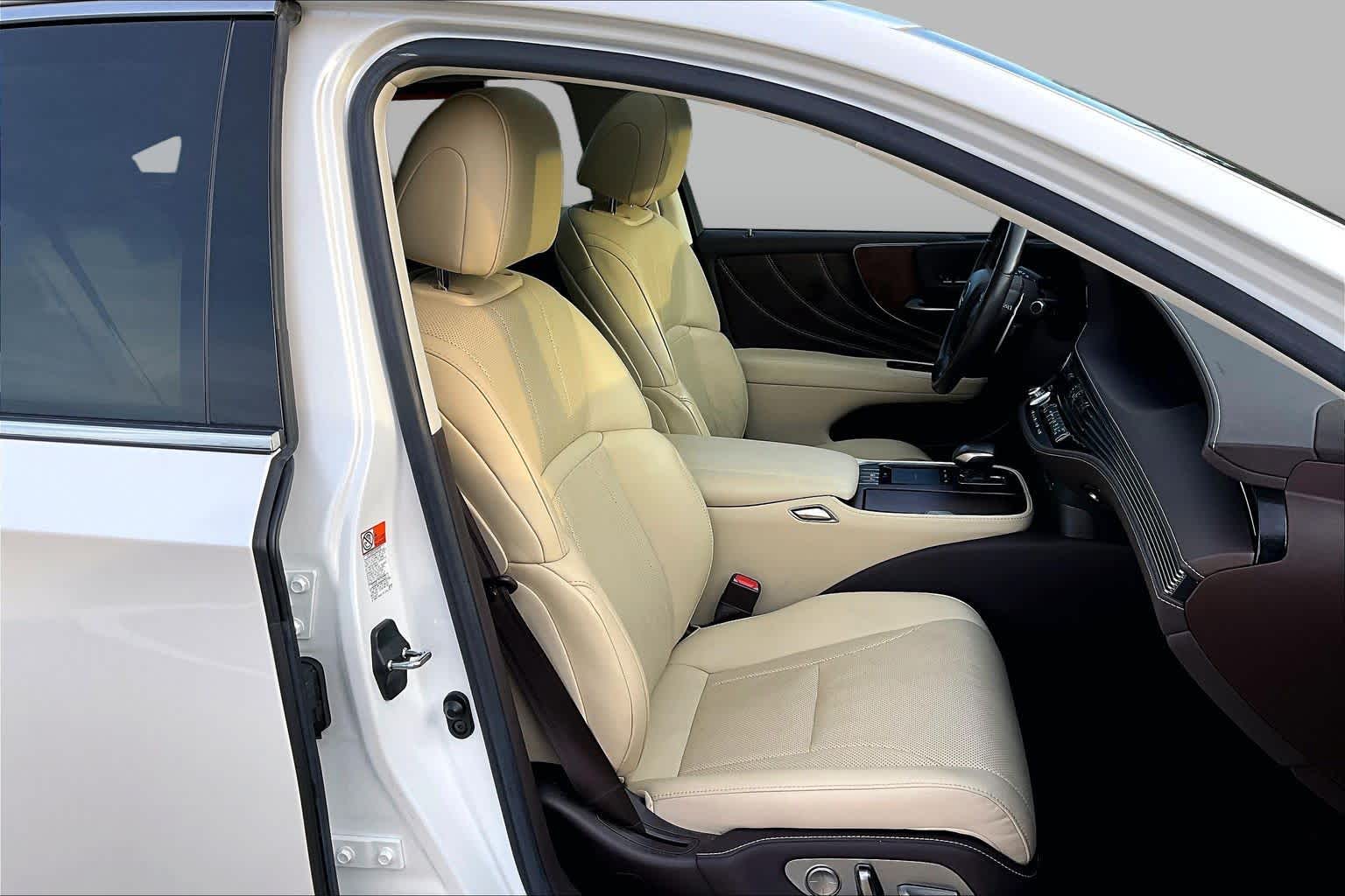 2020 Lexus LS 500 photo 8 of 35
