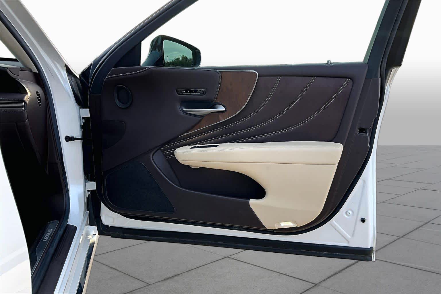 2020 Lexus LS 500 photo 22 of 35