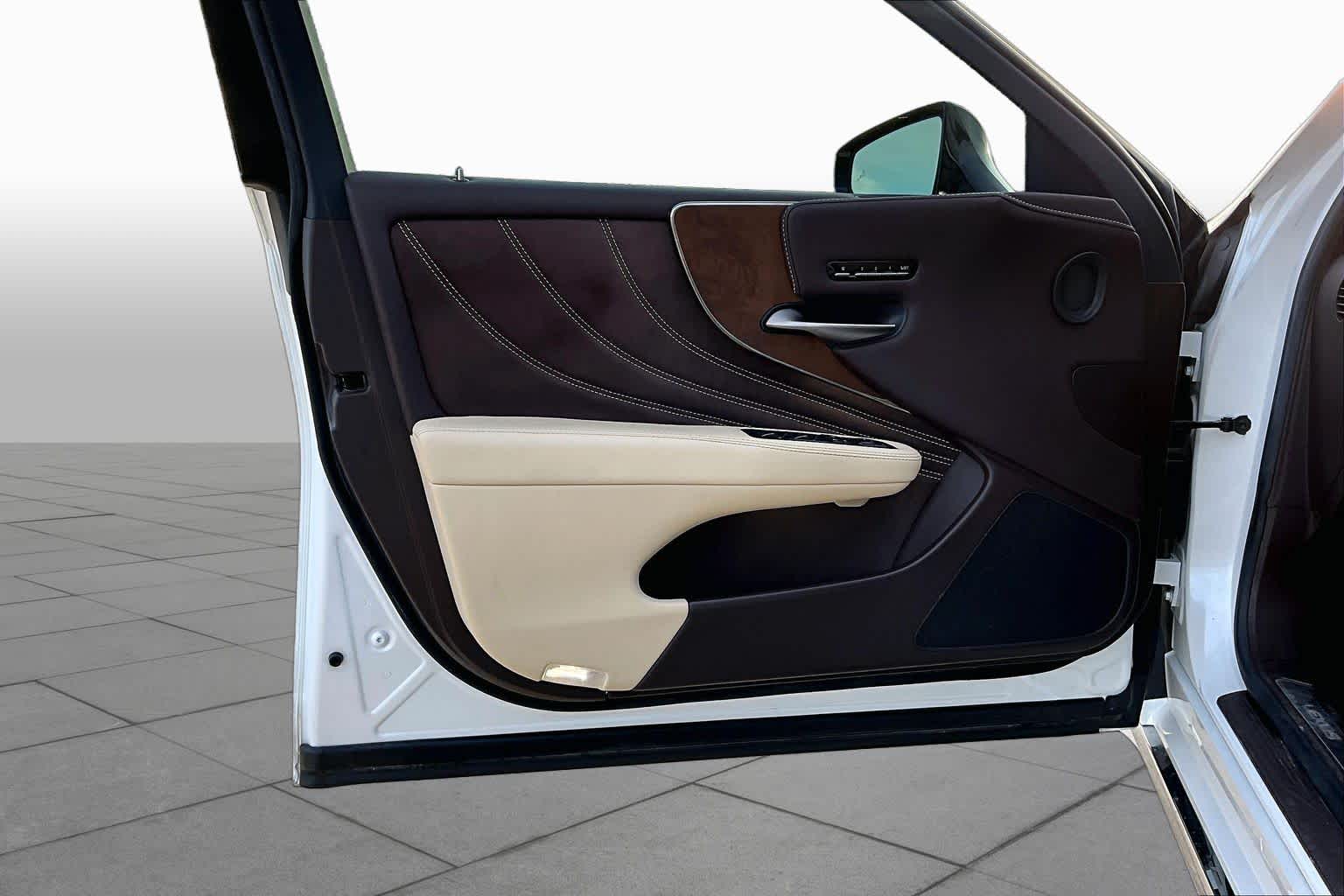 2020 Lexus LS 500 photo 21 of 35