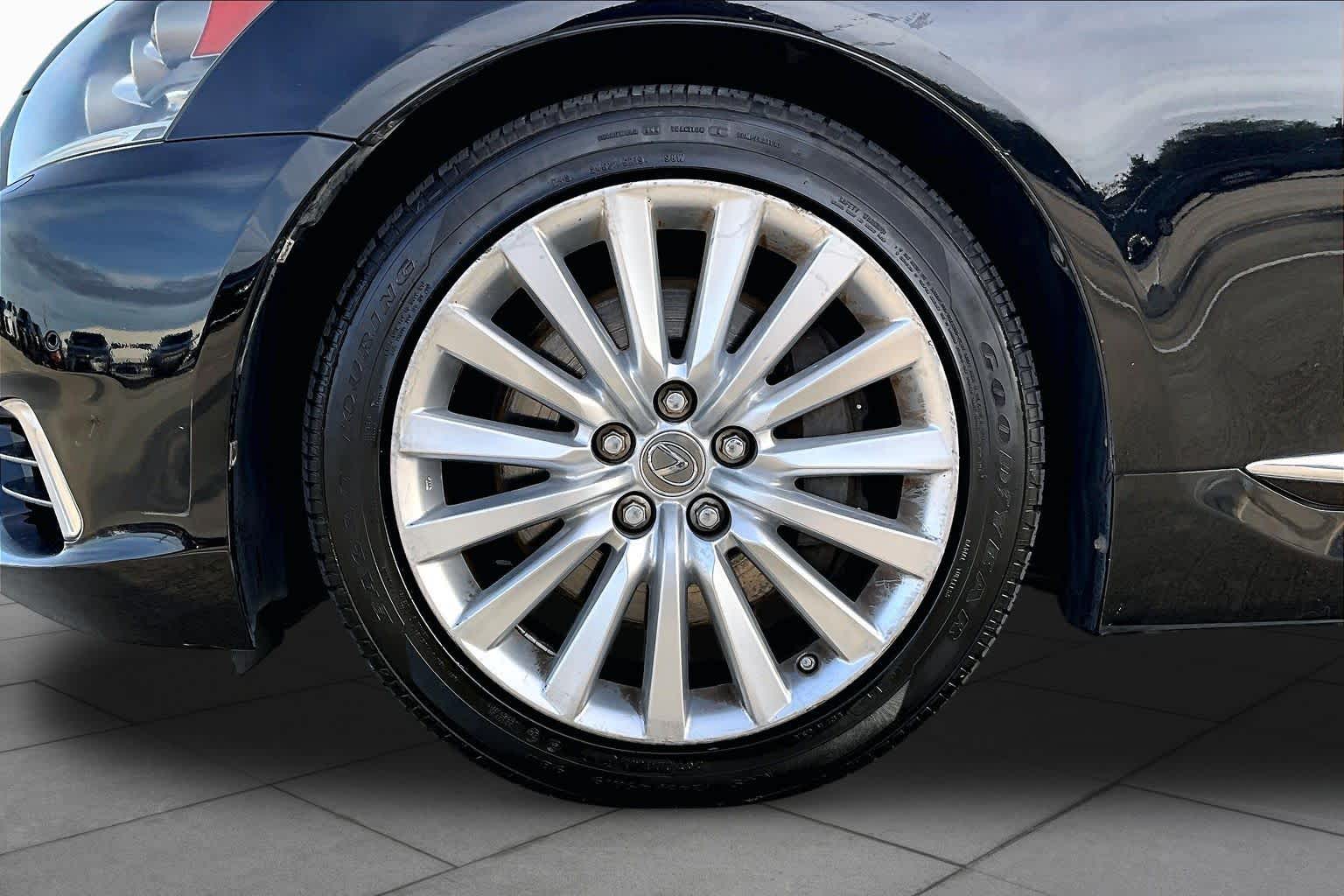 2013 Lexus LS 460 photo 10 of 35
