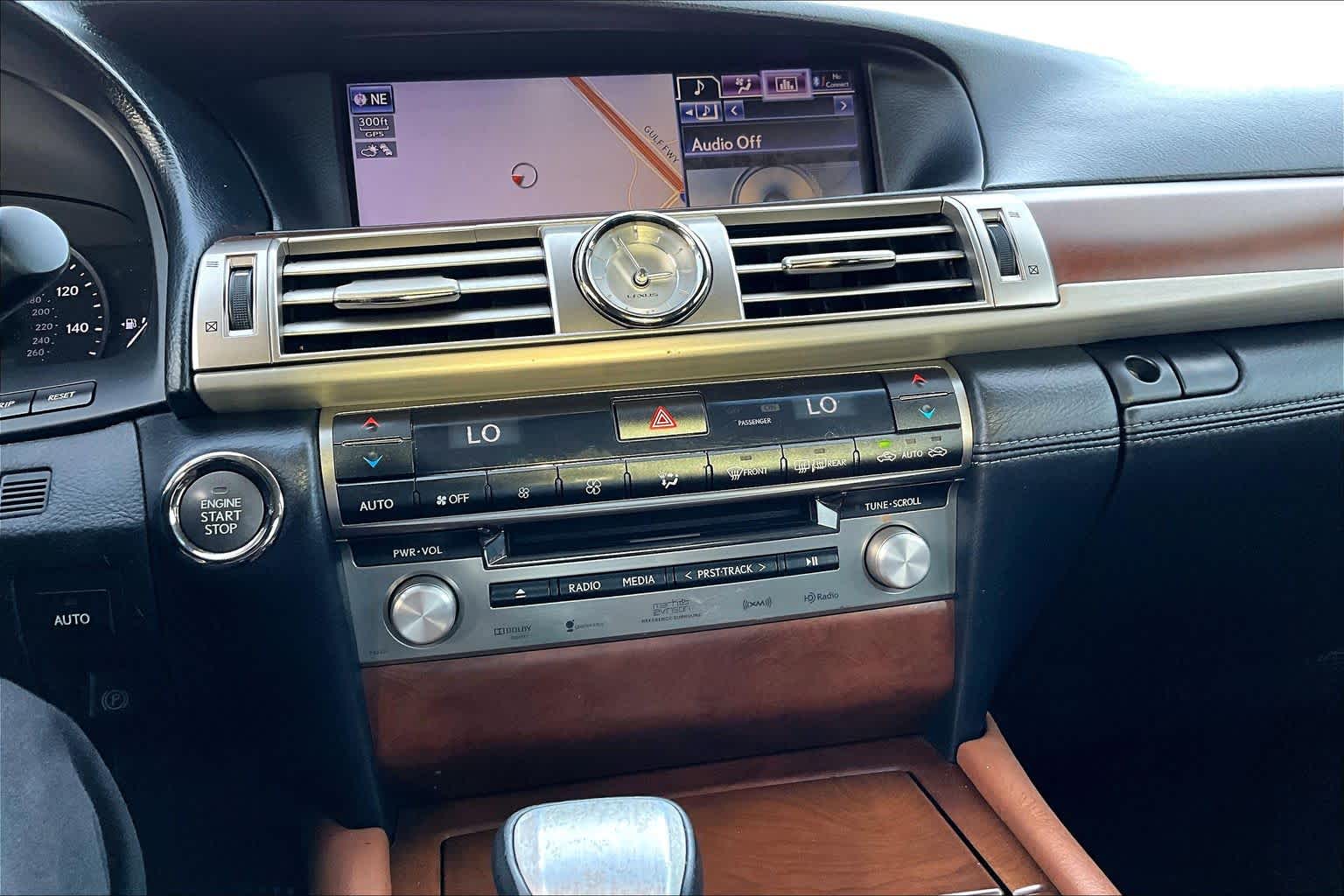 2013 Lexus LS 460 photo 33 of 35