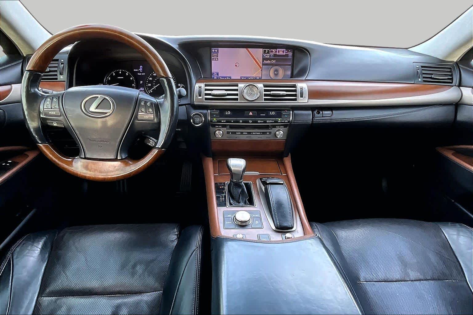 2013 Lexus LS 460 photo 15 of 35