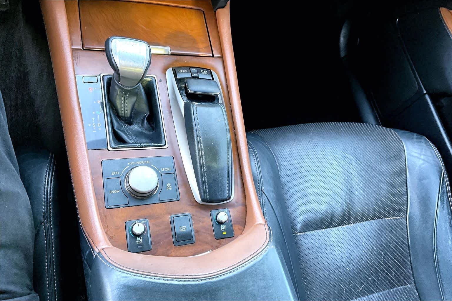 2013 Lexus LS 460 photo 32 of 35