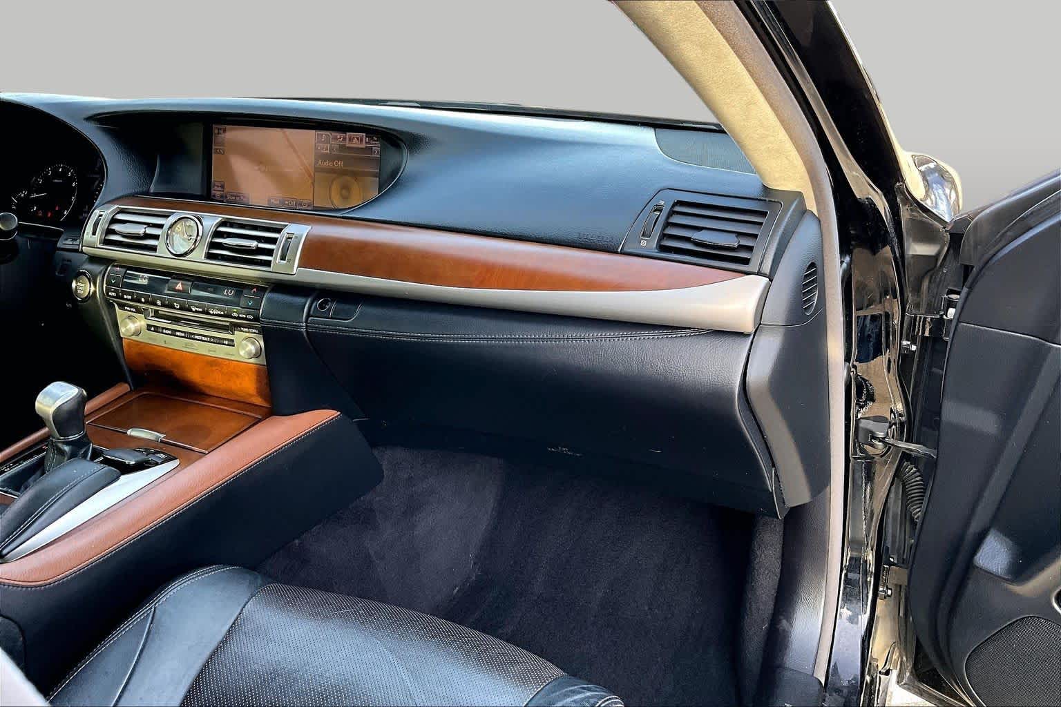 2013 Lexus LS 460 photo 18 of 35