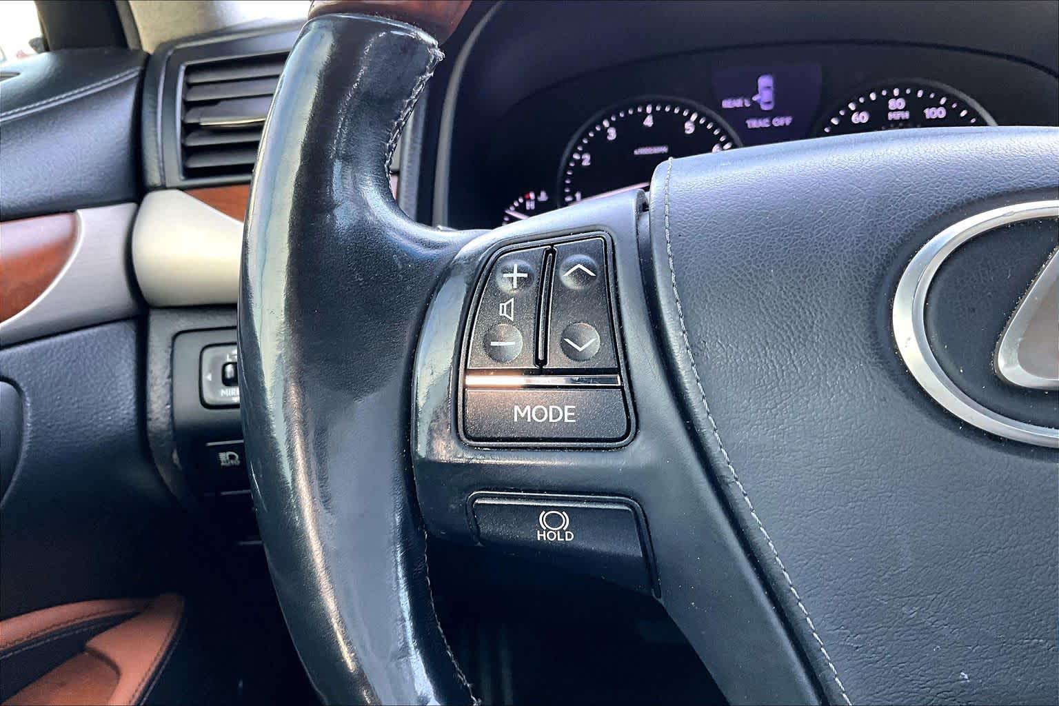 2013 Lexus LS 460 photo 23 of 35